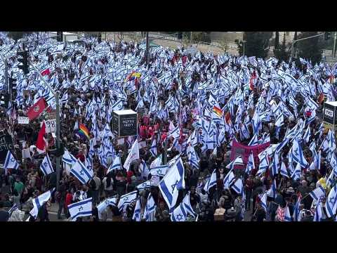 Anti-govt demonstrators wave Israeli flags in front of Knesset
