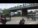 Les manifestants bloquent la voie express de Vannes