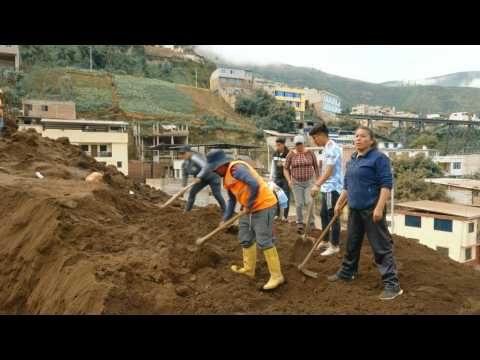 Relatives of missing dig to find beloved ones after Ecuador landslide