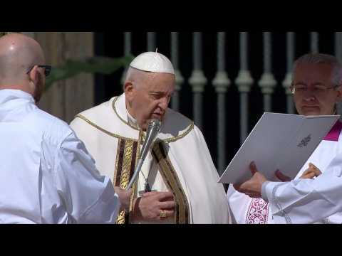 Pope Francis leads Easter Sunday mass in St Peter's Square