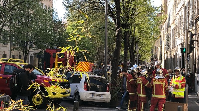 Un immeuble s'effondre  à Marseille : entre 4 et une dizaine de personnes sous les décombres (Euronews FR)