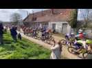 Paris - Roubaix : l'ambiance au passage du peloton sur le premier secteur pavé