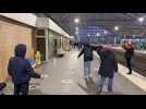 Les manifestants envahissent la gare de Reims