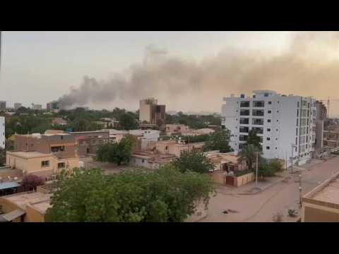 Smoke in Khartoum after hours of deadly fighting