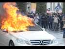 VIDÉO. Des manifestants mettent le feu à une Mercedes, parking Vilaine