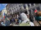 Manifestation : un homme détruit un abris de bus dans Lille