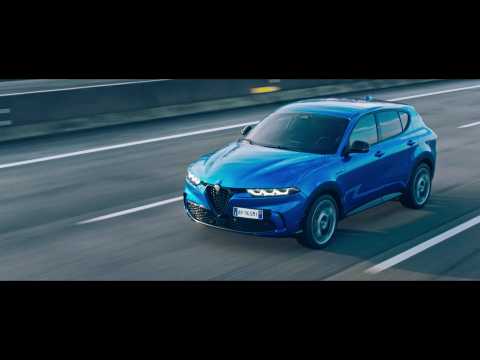 2024 Alfa Romeo Tonale in Blue Driving Video