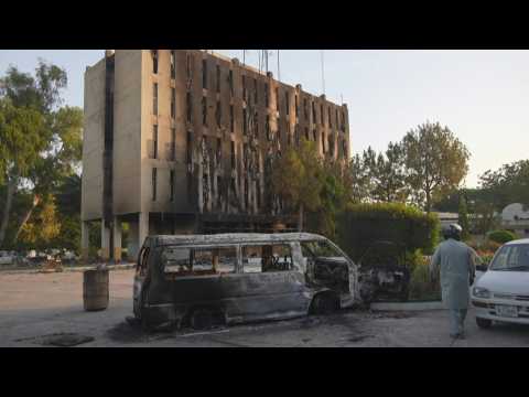 Pakistan: Burnt vehicles and damaged buildings in Peshawar following protests