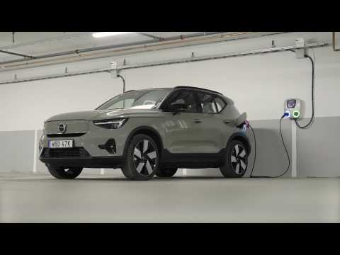 2024 Volvo XC40 Driving in the city