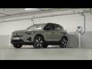 2024 Volvo XC40 Driving in the city