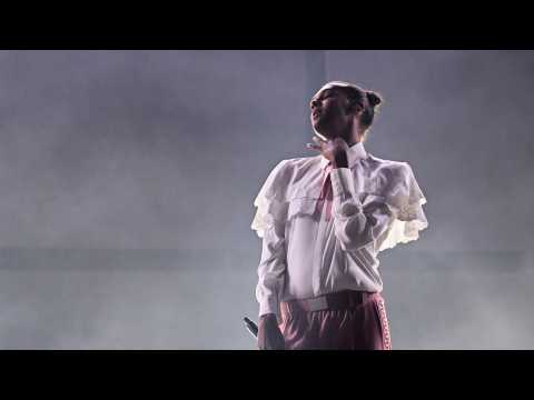 VIDEO : Le chanteur Stromae annule totalement sa tourne en raison de son tat de sant