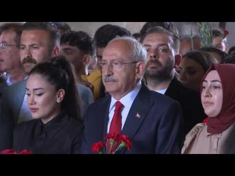 Opposition leader visits founder of Turkish republic Ataturk mausoleum