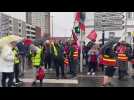 Dunkerque : les premiers manifestants font du bruit devant la sous préfecture