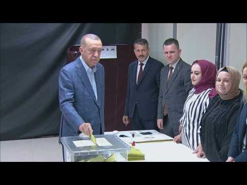 Turkish President Recep Tayyip Erdogan casts his vote