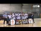 Le Pays Fougères basket présente la Coupe, ovationné par un public en feu
