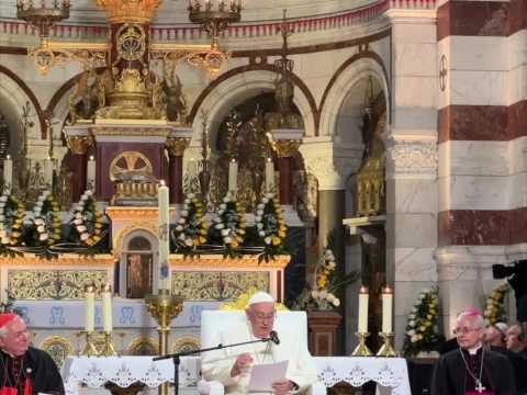 "C'est beau !", les premiers mots du pape à Marseille 