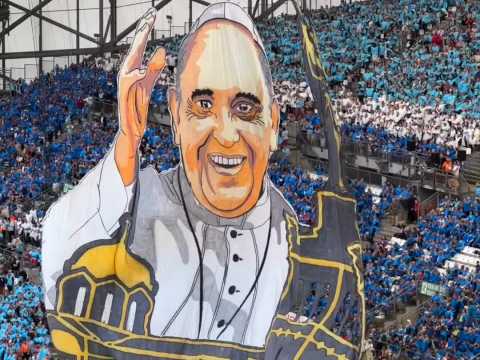 VIDEO. Le pape arrive au stade Vélodrome