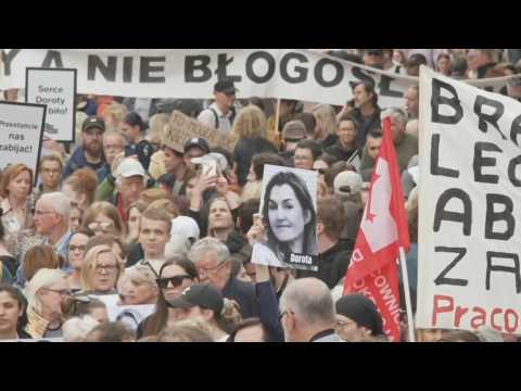 Poland protest against abortion law after death of a pregnant woman
