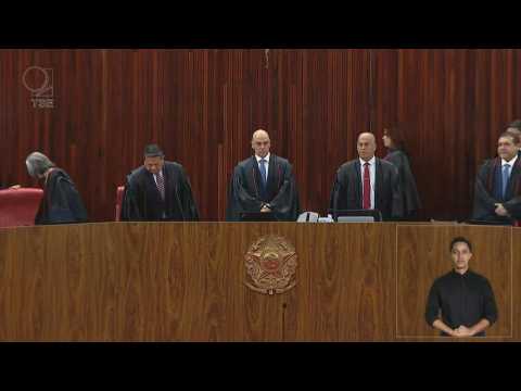 Majority of judges vote for barring Bolsonaro from politics in Brazilian court