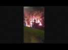 L'Haÿ-les-Roses: images de l'incendie après l'attaque à la voiture-bélier