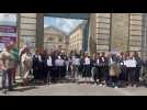 Saint-Omer : mouvement de protestation s'etendant sur le territoire national, le personnel du tribunal judiciaire de Saint-Omer s'est reuni devant le palais de justice