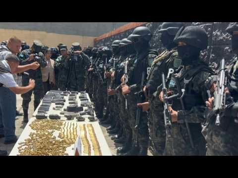 Honduras: Military police show weapons seized in prison after deadly gang battle