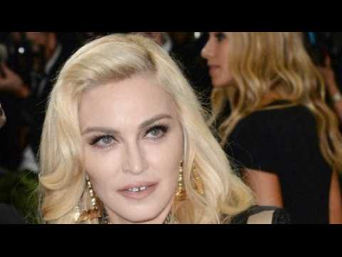 VIDEO : Madonna : la chanteuse a t hospitalise en soins intensifs aprs une grave infection