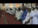Sudanese attend Eid al-Fitr prayers in Omdourman as ceasefire calls ignored