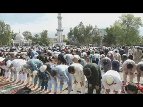 Pakistan: Muslims mark end of Ramadan with Eid Al-Fitr prayers