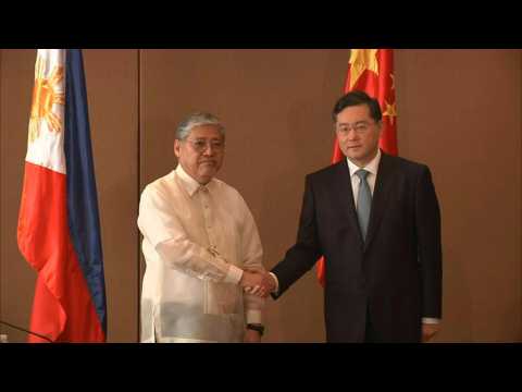 Chinese Foreign Minister holds talks in Philippines