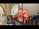 Retraites: manifestation avec des casseroles au musée d'Orsay, à Paris