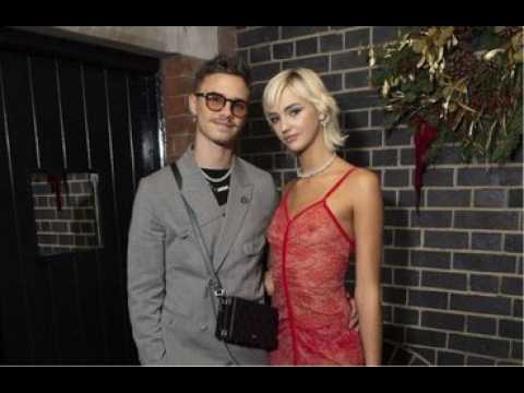 VIDEO : Romeo Beckham : fianc  Mia Regan ?