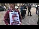 VIDEO. Une trentaine de personnes pour un concert de casseroles devant la mairie d'Auray
