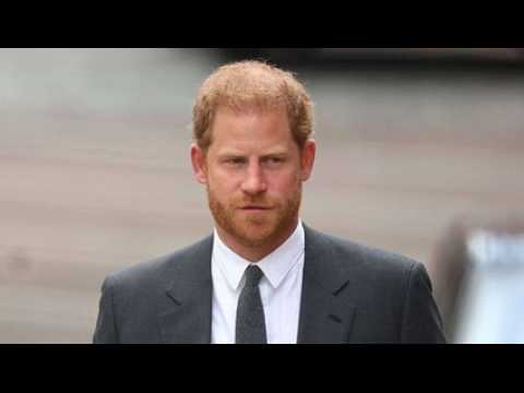 VIDEO : Le prince Harry voque un  accord secret  entre le prince William et un tablod