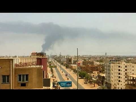 Smoke billows in Khartoum during heavy battles despite latest truce