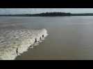 En Amazonie, une vague d'eau douce met les surfeurs au défi