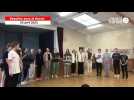 VIDÉO. Les enfants d'une troupe de danse ukrainienne chantent à leur arrivée en Vendée