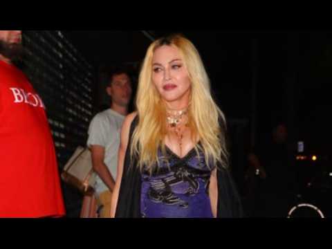 VIDEO :  Elle ne prend pas soin d?elle  : les proches de Madonna prennent la parole aprs son...