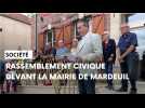 Mobilisation civique des citoyens devant la mairie de Mardeuil