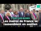 En soutien au maire de L'Haÿ-les-Roses, des rassemblements devant les mairies partout en France