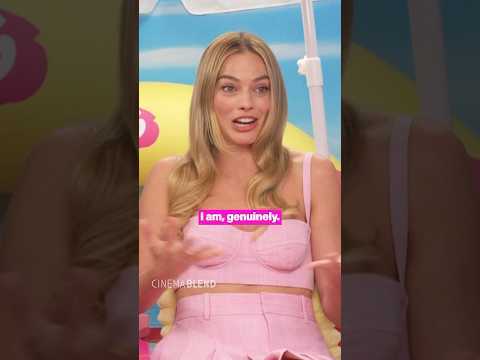 Margot Robbie knows you’re obsessed with her feet and she thinks it’s “lovely.” 