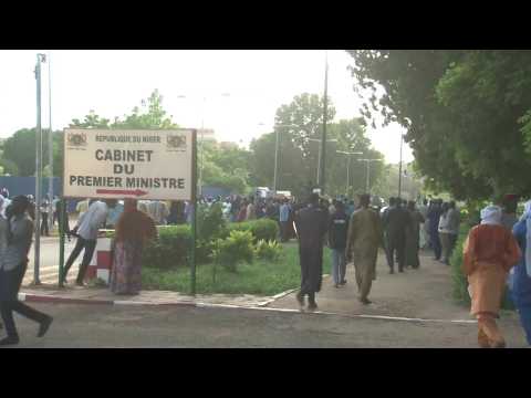 Niger presidential guards fire warning shots against demonstrators