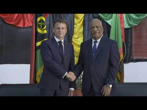 Vanuatu: Macron meets President Vurobaravu in Port-Vila