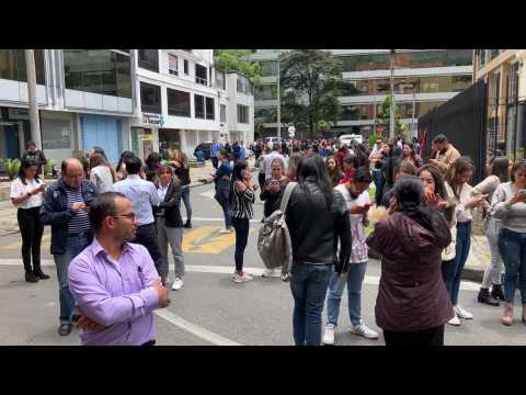 Strong quake rattles Colombian capital