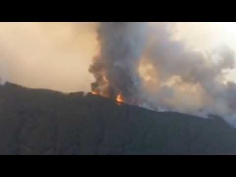 Spanish firefighters battle 'out of control' wildfire on Tenerife