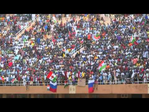 Close to 30,000 Niger coup supporters gather in Niamey