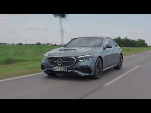 The new Mercedes-Benz E 300 e 4MATIC in Verde Silver Driving Video