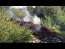 Houlle : un dépôt sauvage d'ordures prend feu à quelques mètres d'un champ