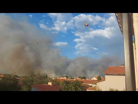 Firefighting planes to help put out fires raging in South-West France