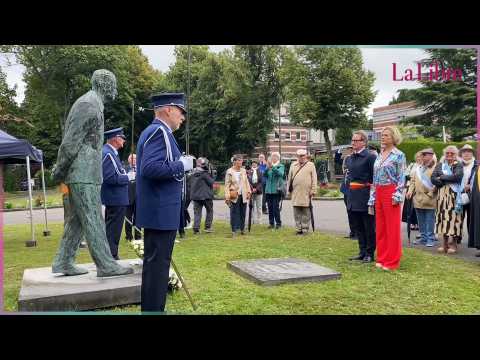 VIDEO : La princesse Delphine inaugure  Uccle une exposition de photos en hommage au roi Baudouin